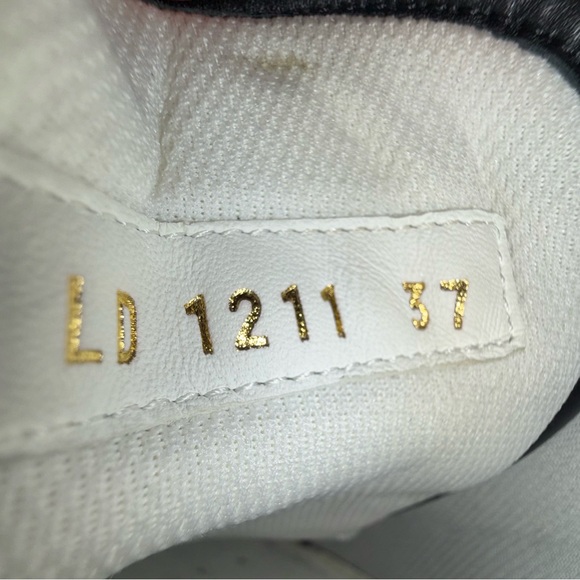 LOUIS VUITTON Canvas LV Squad Low-Top Sneakers - Picture 6 of 6